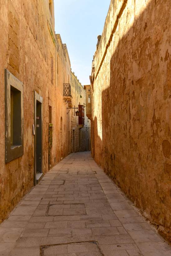 Side street of Malta with it's Yellow brick